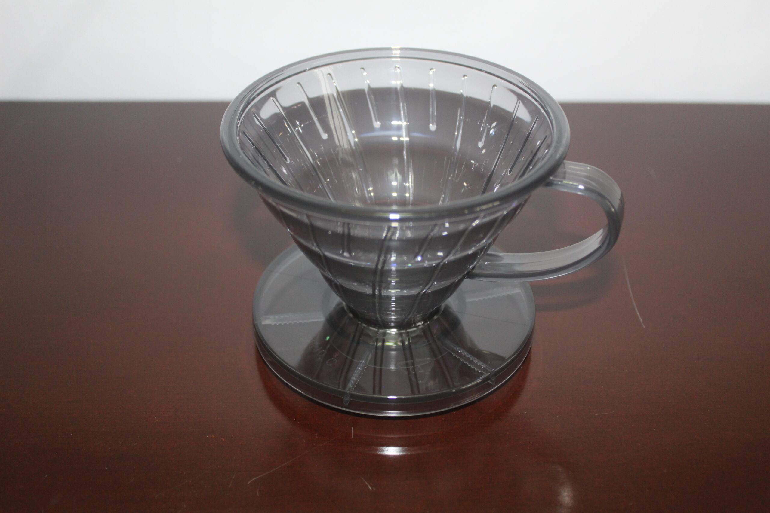 Kit Cafetero V60 Humo Gris + Molino Manual Graduable + 50 Filtros+ Gramera - Image 2